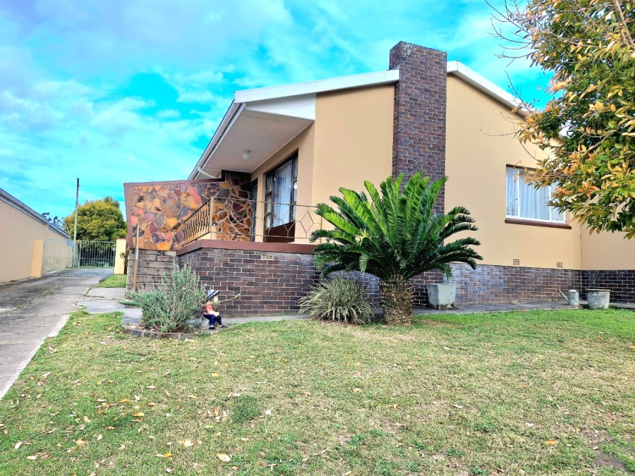 4 Bedroom Property for Sale in Summerpride Eastern Cape